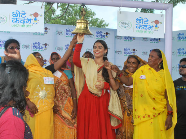 Vidya and self help group women taking a pledge for education