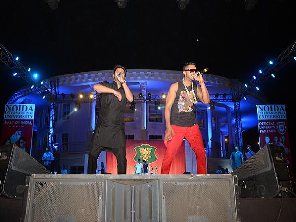 Honey Singh with Mafia Mundeer @ Noida International University
