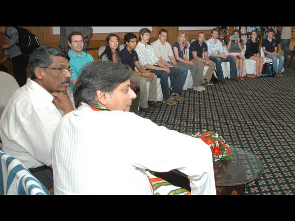 Dr Shashi Tharoor interacting with students from Kansas University at a programme hosted by Asian School of Business