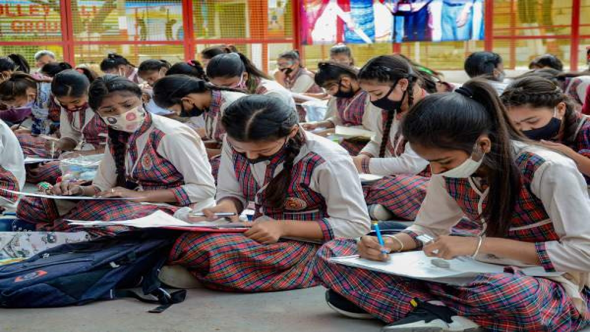 punjab-govt-school-principal-offers-free-air-travel-to-meritorious