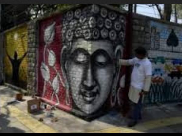 Paintings On Walls Of Delhi University