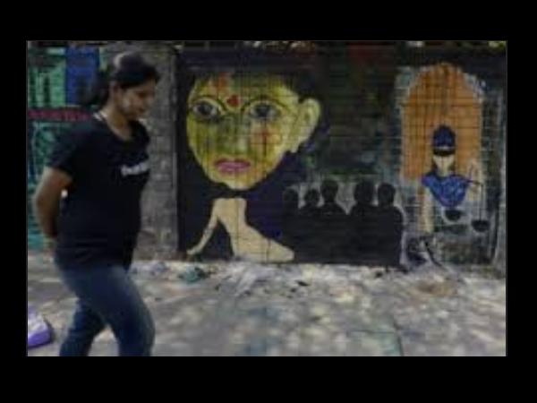 Paintings On Walls Of Delhi University