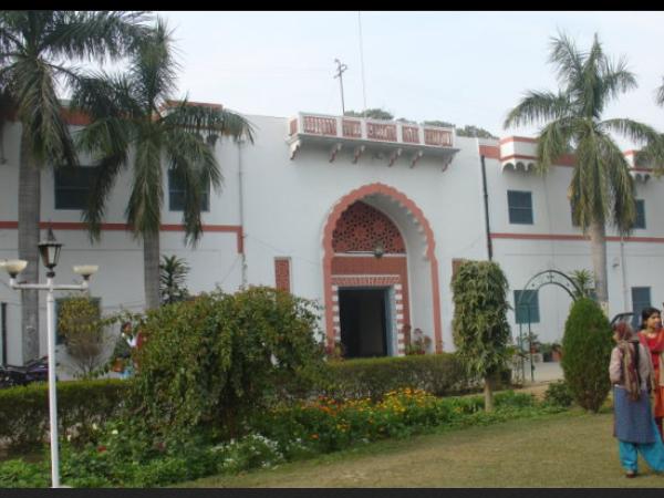 14. Aligarh Muslim University