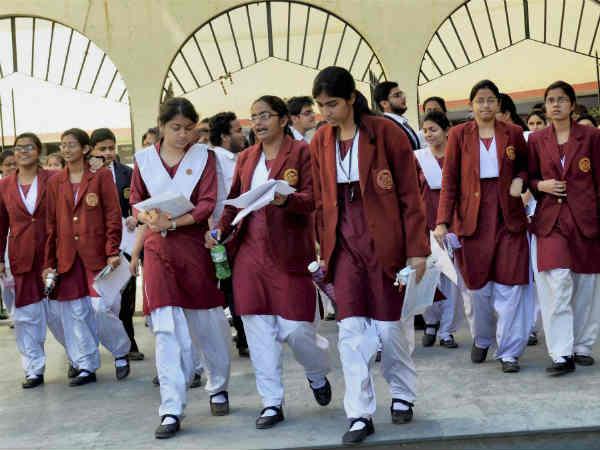 Girl Students Prefer Medicine As Profession Girl Students Prefer Medicine As Profession