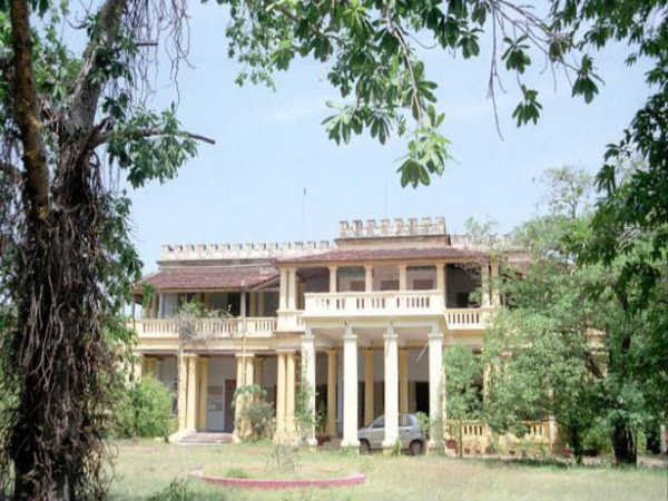The School, KFI