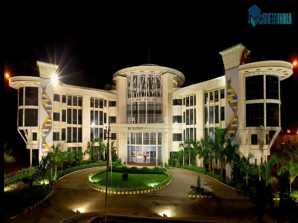 25. Shanmuga Arts, Science, Technology And Research Academy, Thanjavur