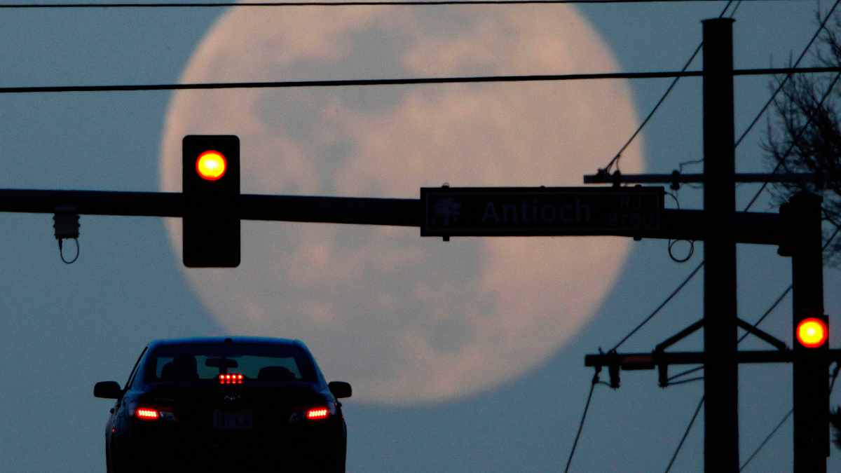 The Origin of Traffic Lights History and Development ALAM BLOGG