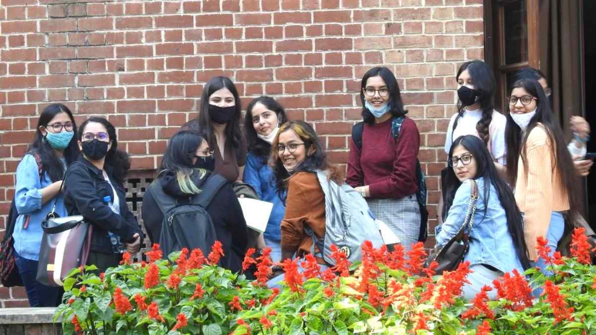 BA In English Scope, Best Colleges, And Admission Details Thedalweb