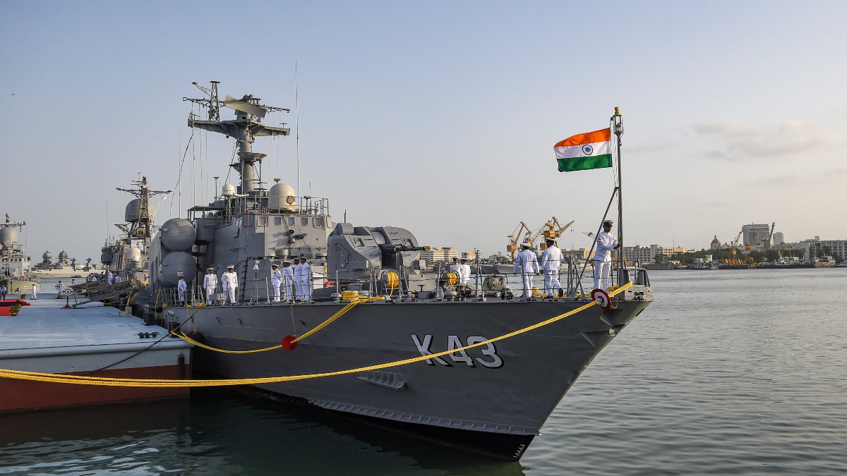 10 Crucial Qualities Every Sailor Must Have, Know the Salary Careerindia